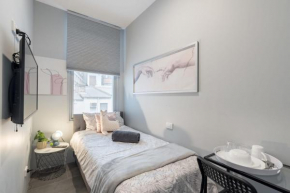 Cozy King Single Ensuite Room - AC - Next to CBD - Near Central Station Townhall Chinatown Darling Harbour UTS USYD, Sydney